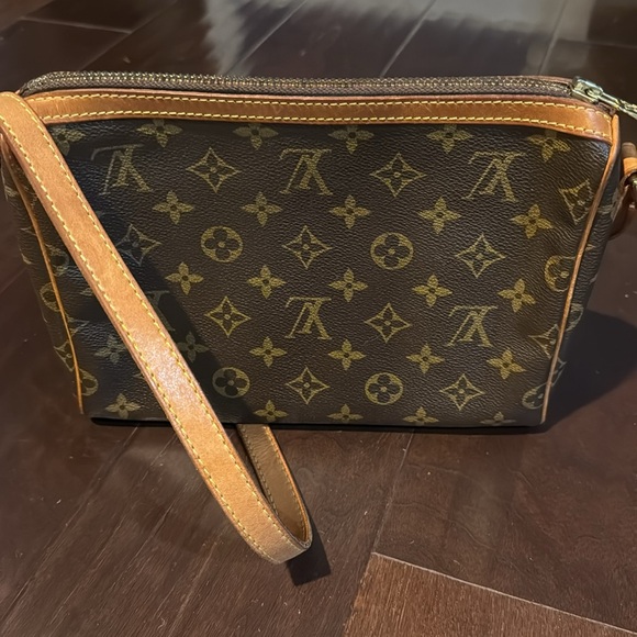 Vintage Louis Vuitton Monogram Crossbody Bag - Picture 6 of 6